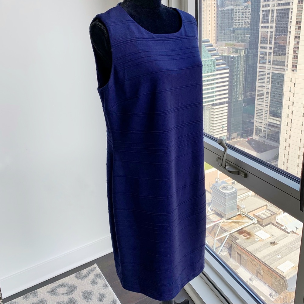 Hilfiger like-new navy poly sz 16. Sophisticated !